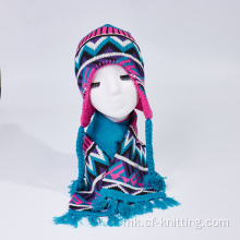 Плетена шамија и плетена капа поставена за дами